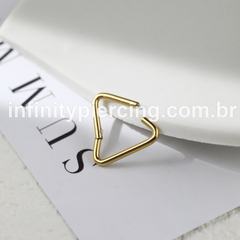 Piercing Argola Titânio Triângulo