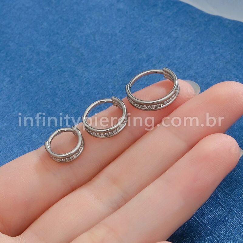 Piercing Argola Titânio Segmento Articulado Lisa/Zircônia Cravejada