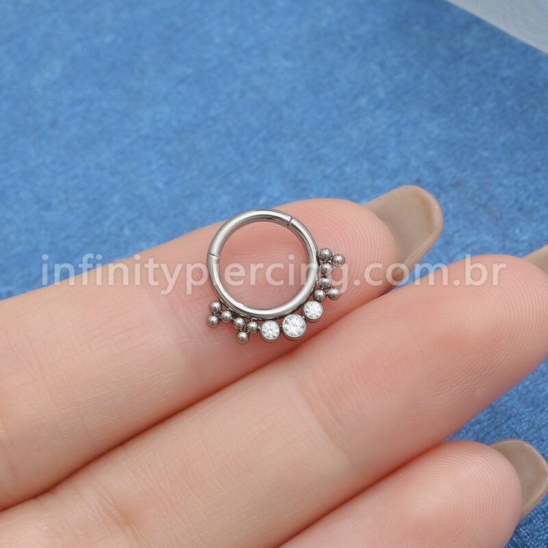 Piercing Argola Titânio Segmento Articulado Indiano 3 Zircônias Cravejadas