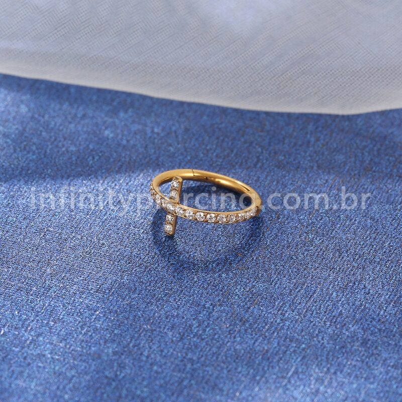 Piercing Argola Titânio Segmento Articulado Cruz Zircônia Cravejada