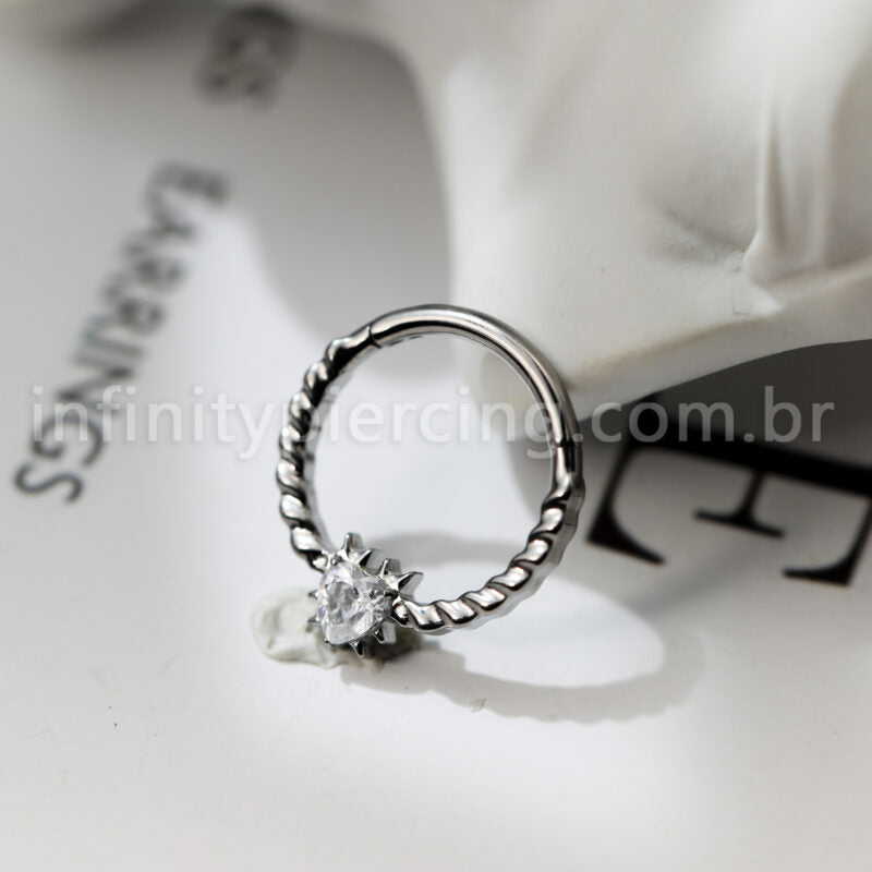 Piercing Argola Titânio Detalhada Com Zircônia Cravejada