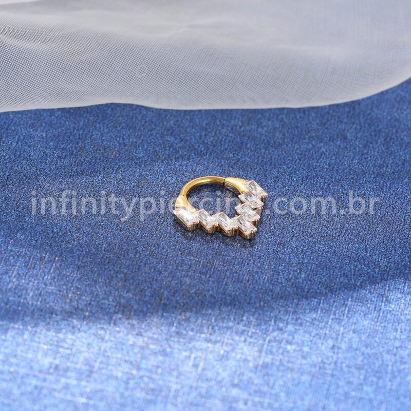 Piercing Argola Titânio Detalhes Retangulares Zircônia Cravejada