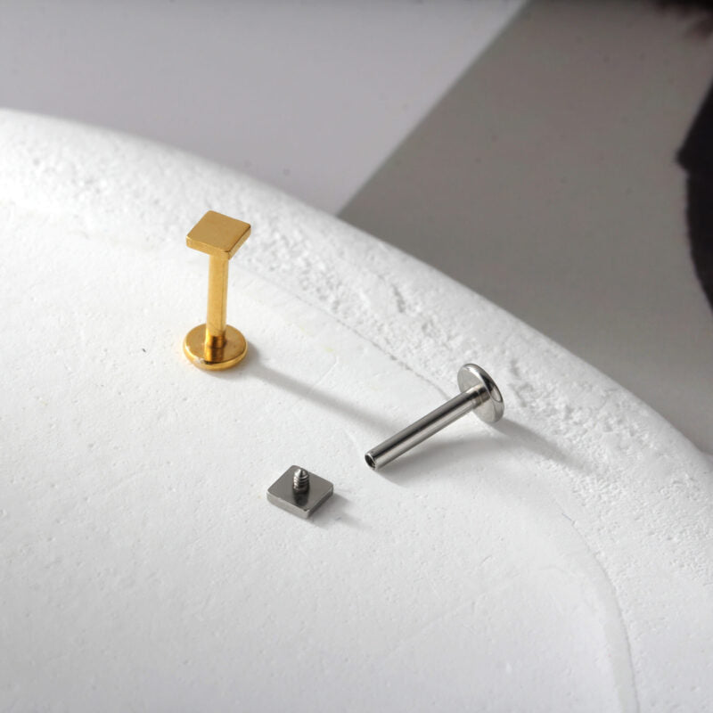 Piercing Labret Aço Cirúrgico Quadrado Rosca Interna