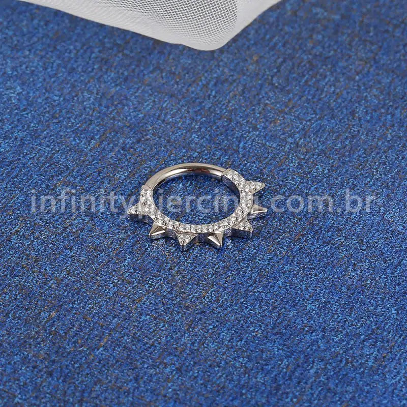 Piercing Argola Titânio Detalhe Frontal Spike