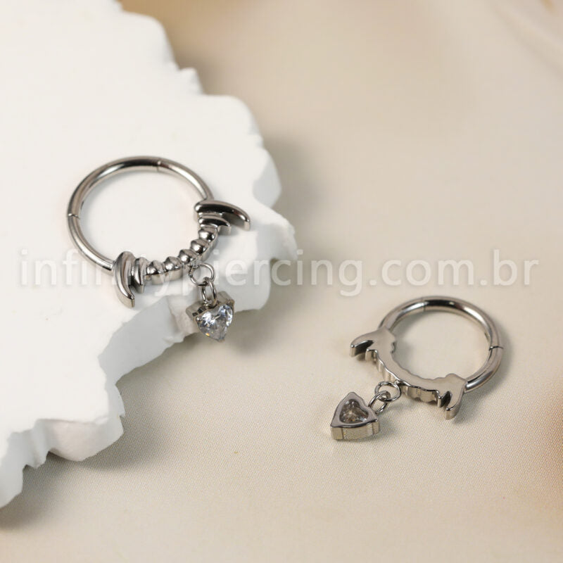 Piercing Argola Titânio Segmento Articulado Presas Com Pingente De Coração