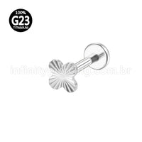 Piercing Labret Titânio Trevo 4 Folhas Detalhado