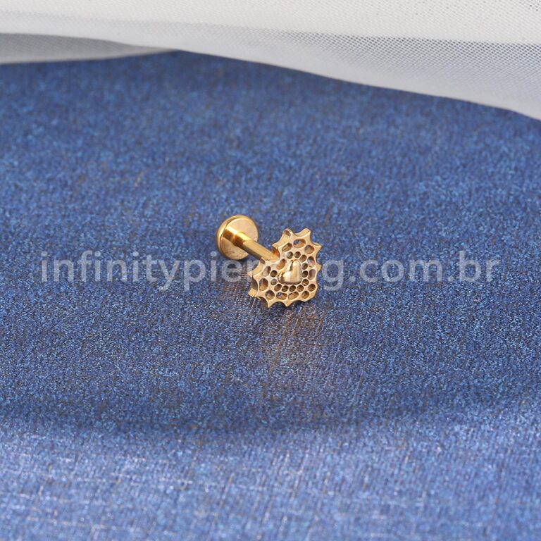 Piercing Labret Titânio Coração Detalhada