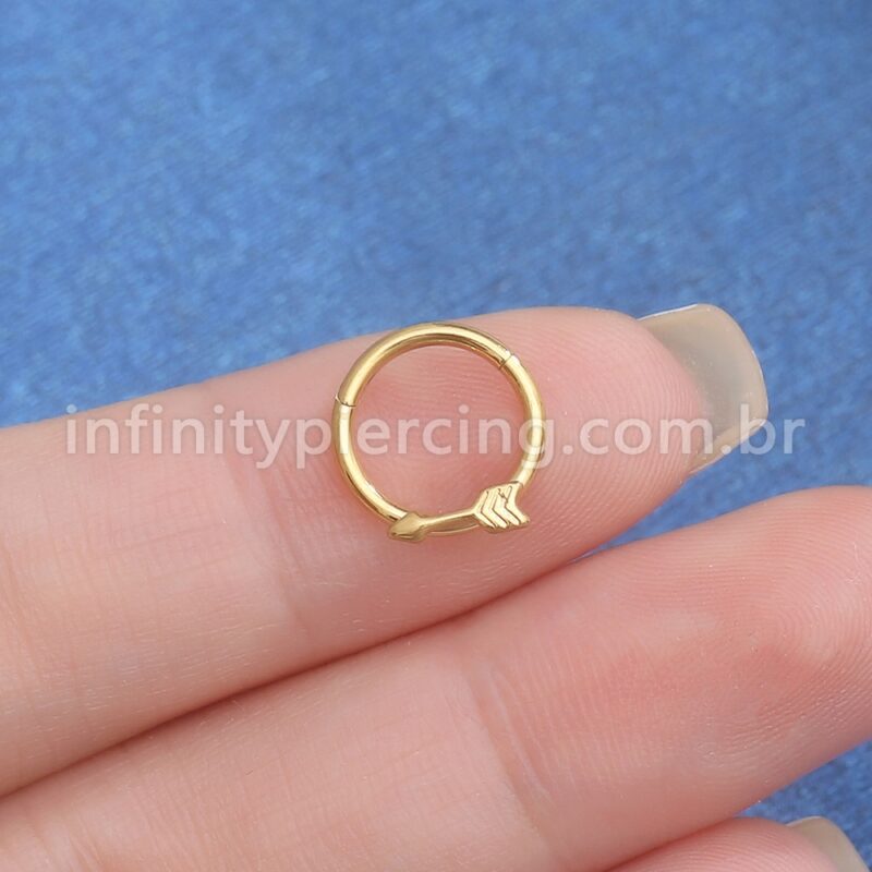 Piercing Argola Titânio Flecha