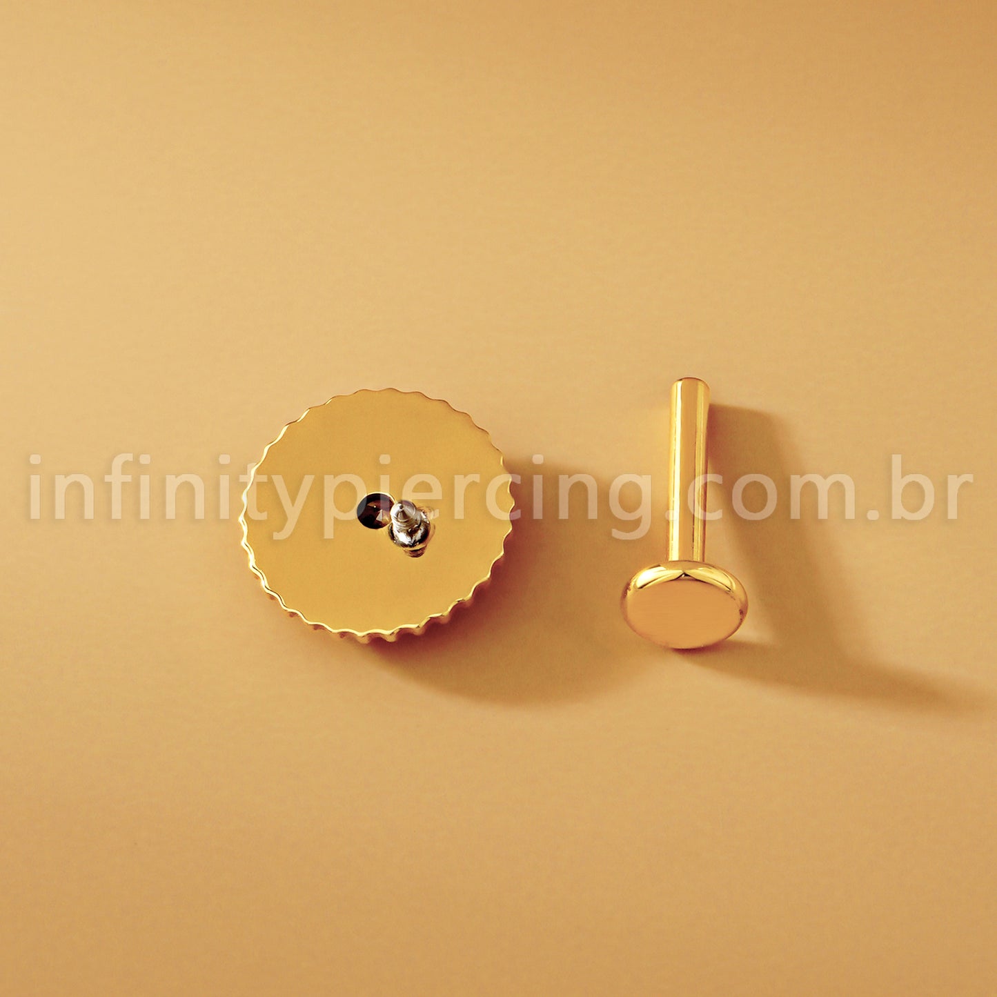 Piercing Labret Titânio Redondo Detalhado