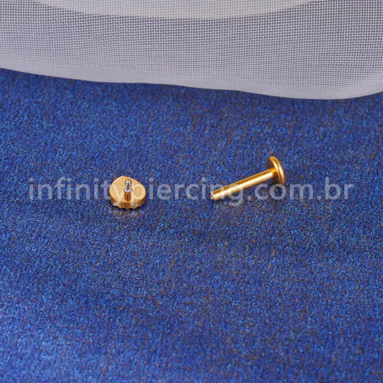 Piercing Labret Titânio Gota Detalhado