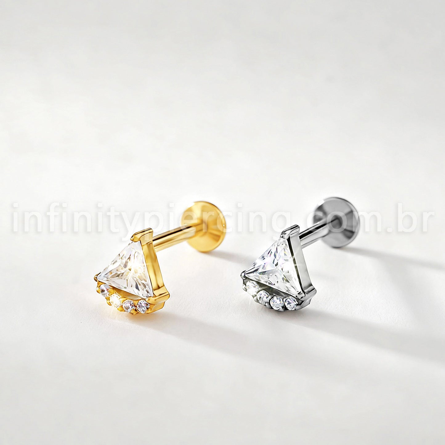 Piercing Labret Titânio Triangulo Zircônia Cravejada