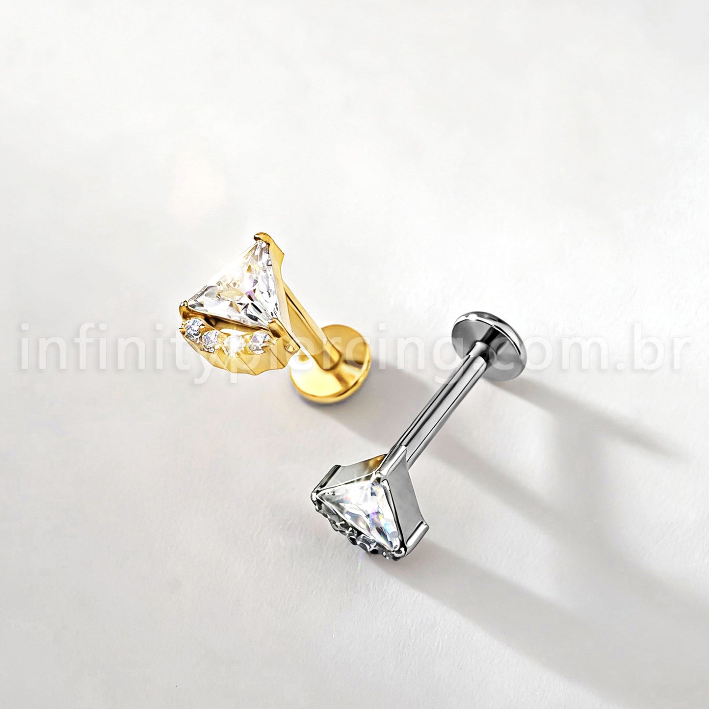 Piercing Labret Titânio Triangulo Zircônia Cravejada