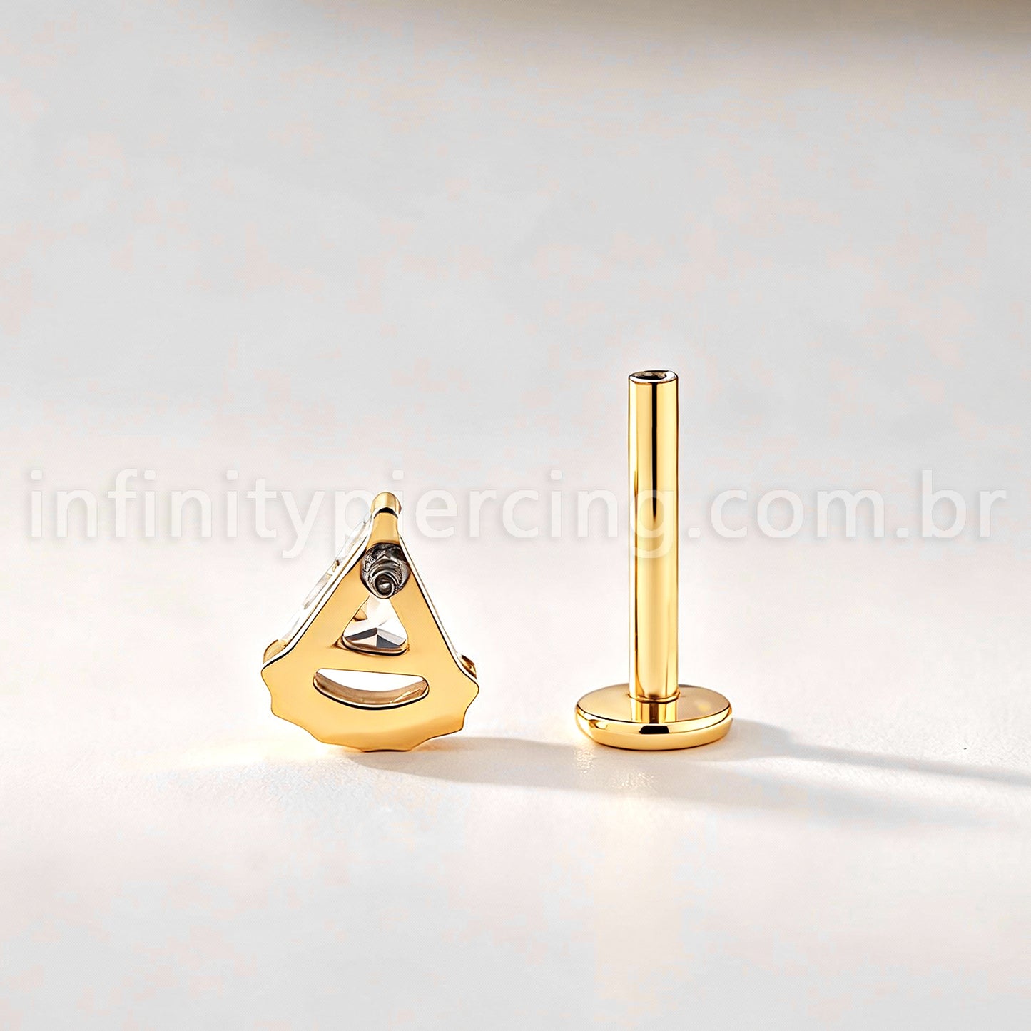 Piercing Labret Titânio Triangulo Zircônia Cravejada
