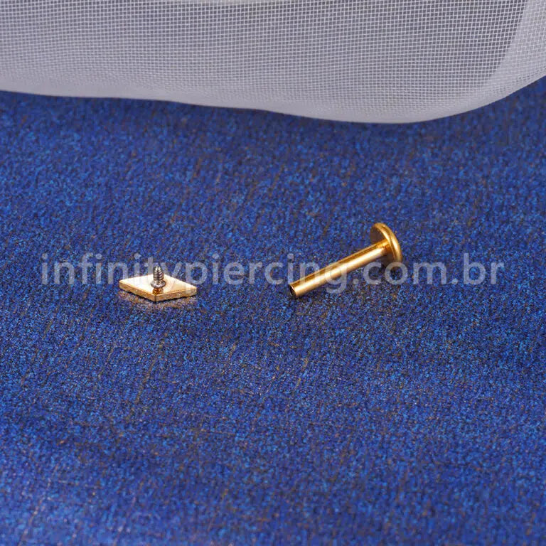 Piercing Labret Titânio Losango Detalhado
