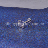 Piercing Labret Titânio Quadrado Detalhado