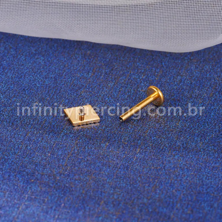 Piercing Labret Titânio Quadrado Detalhado