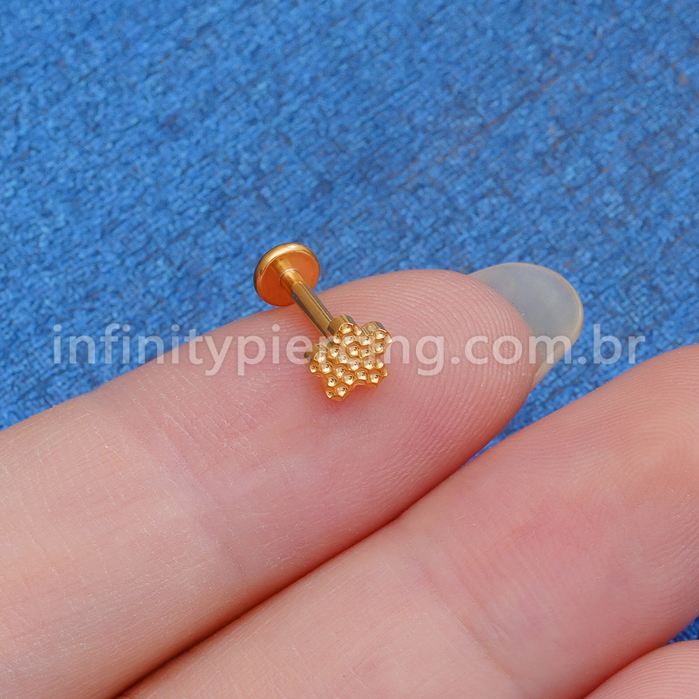 Piercing Labret Titânio Flor Detalhado