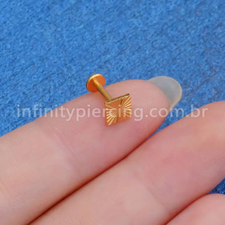 Piercing Labret Titânio Quadrado Detalhado