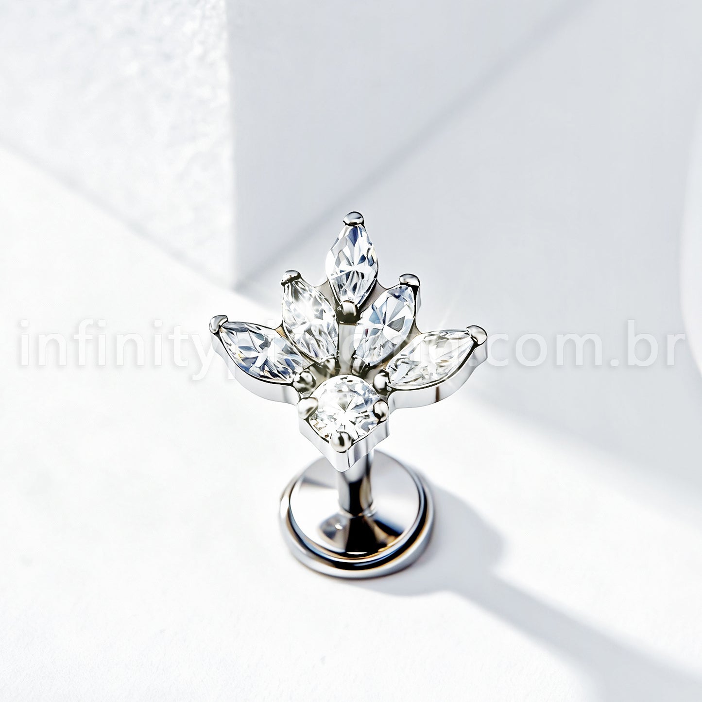 Piercing Labret Titânio Meia Flor Zircônia Cravejada