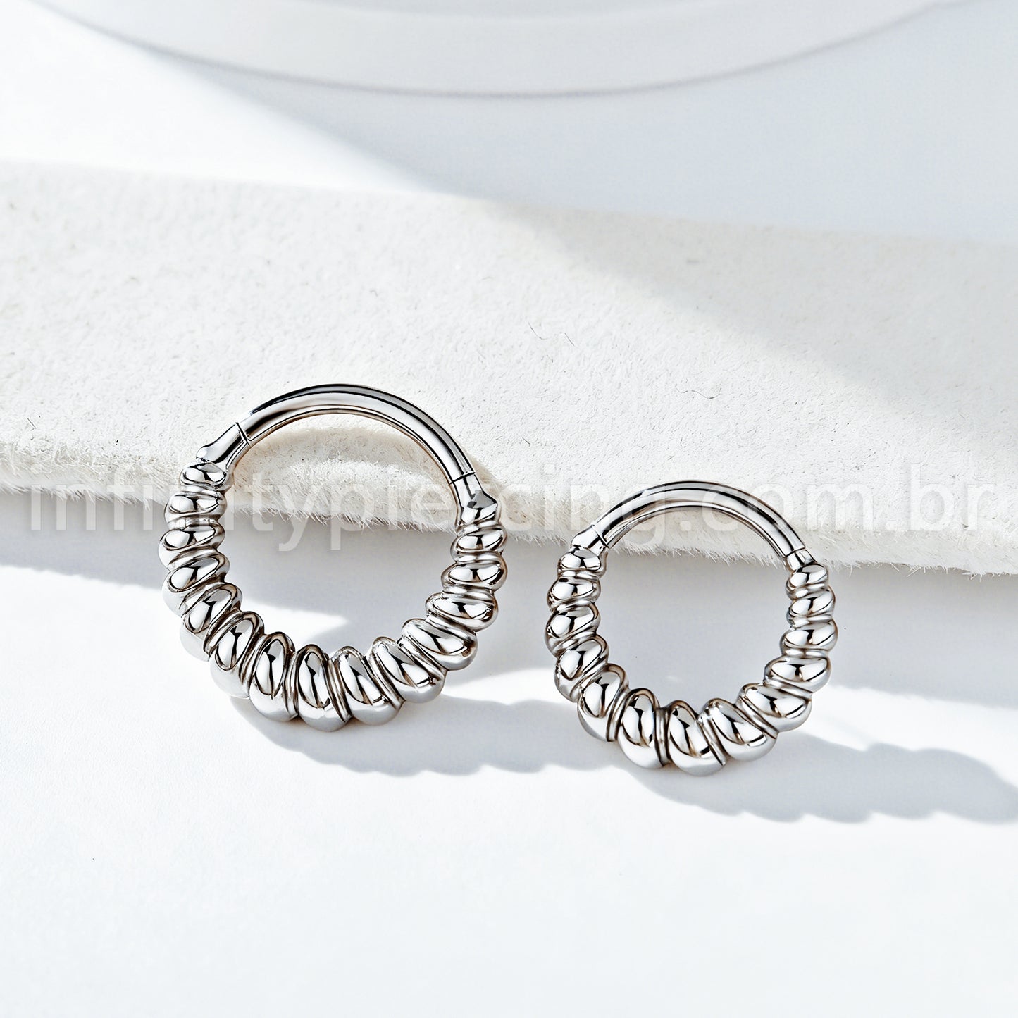 Piercing Argola Titânio Com Detalhe Torcido