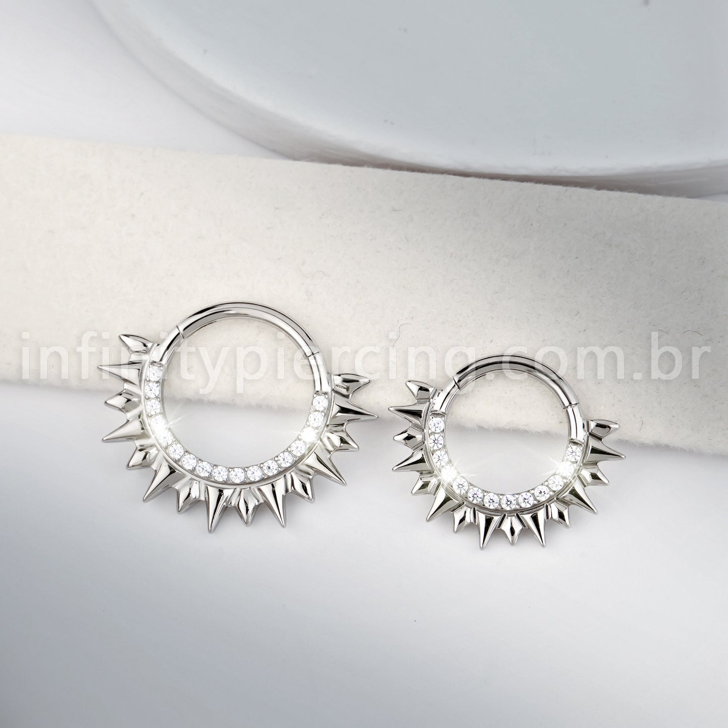 Piercing Argola Titânio Zircônia Cravejada Com Spike