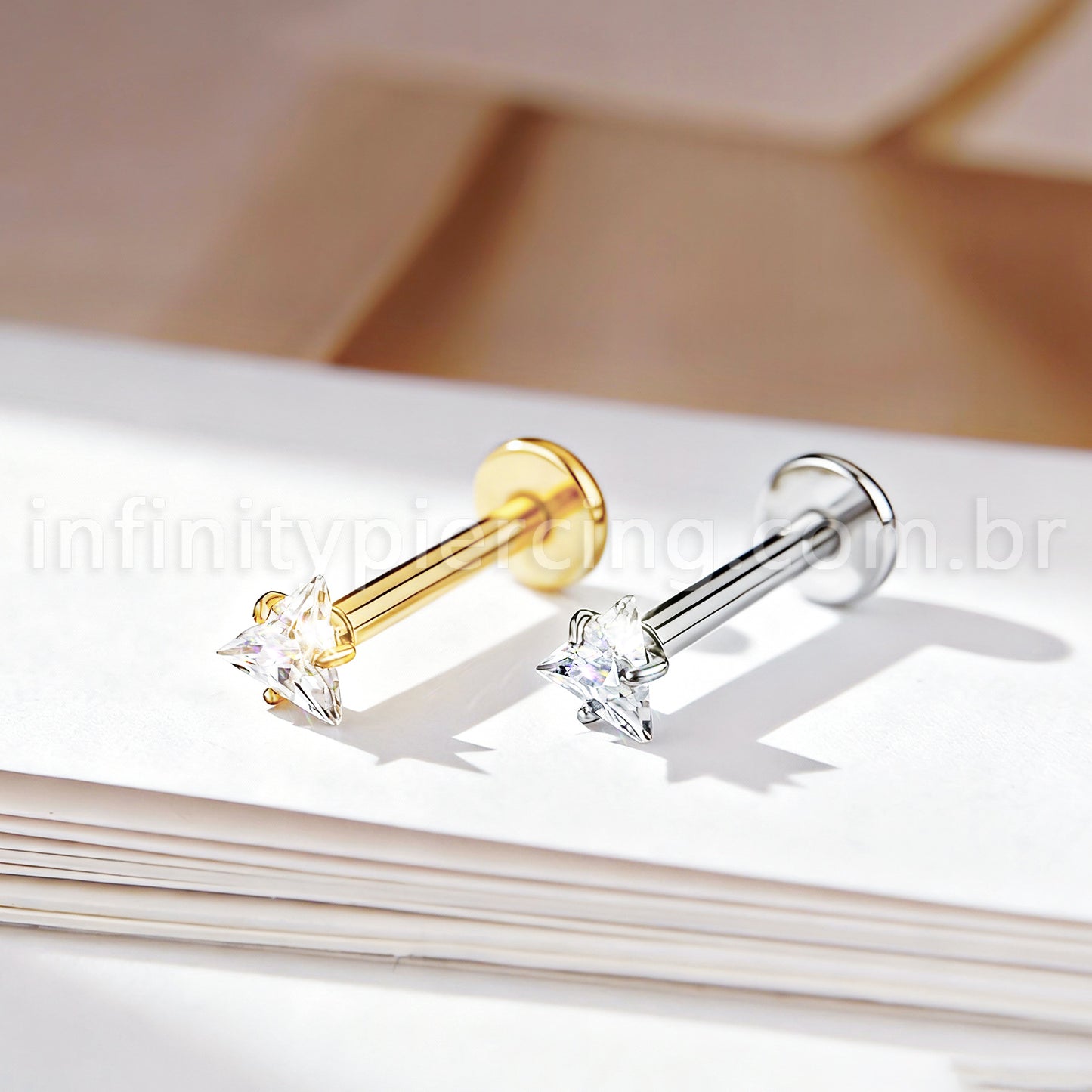Piercing Labret Titânio Zircônia Cravejada Triangulo