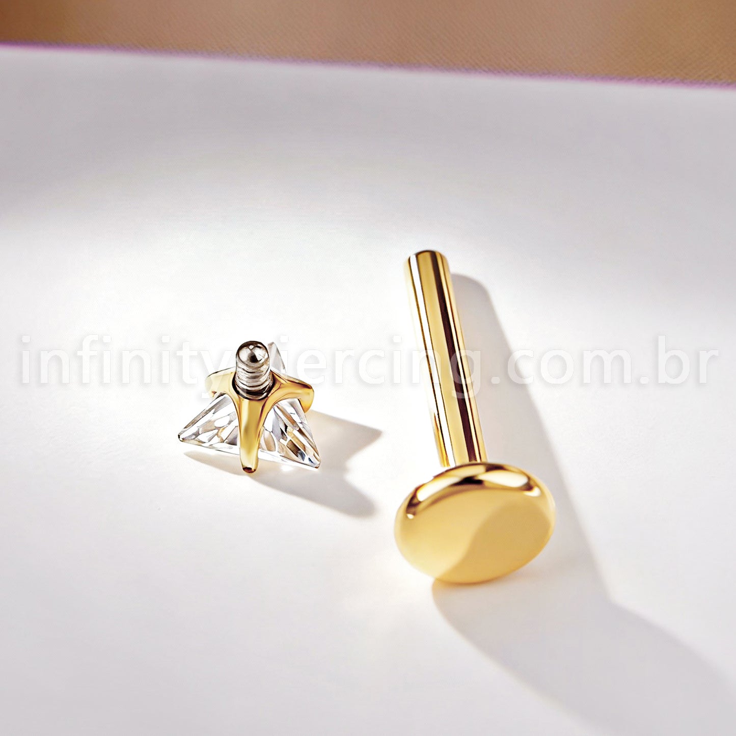 Piercing Labret Titânio Zircônia Cravejada Triangulo