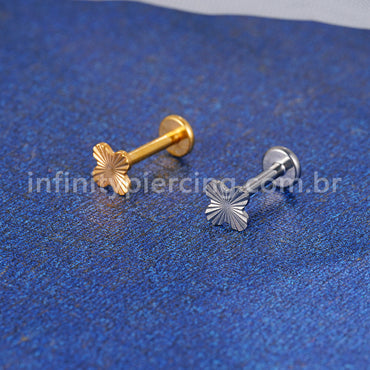 Piercing Labret Titânio Trevo 4 Folhas Detalhado