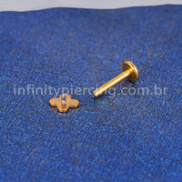 Piercing Labret Titânio Trevo 4 Folhas Detalhado