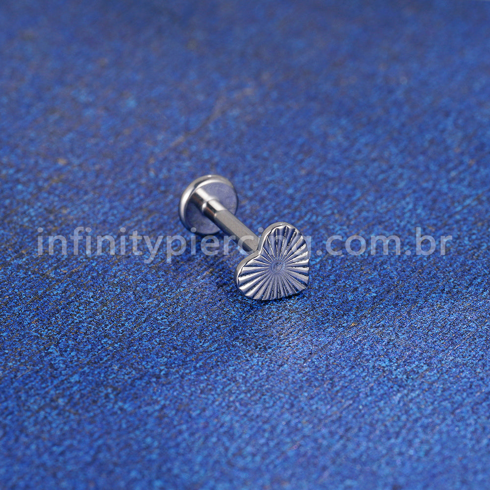 Piercing Labret Titânio Coração Detalhado