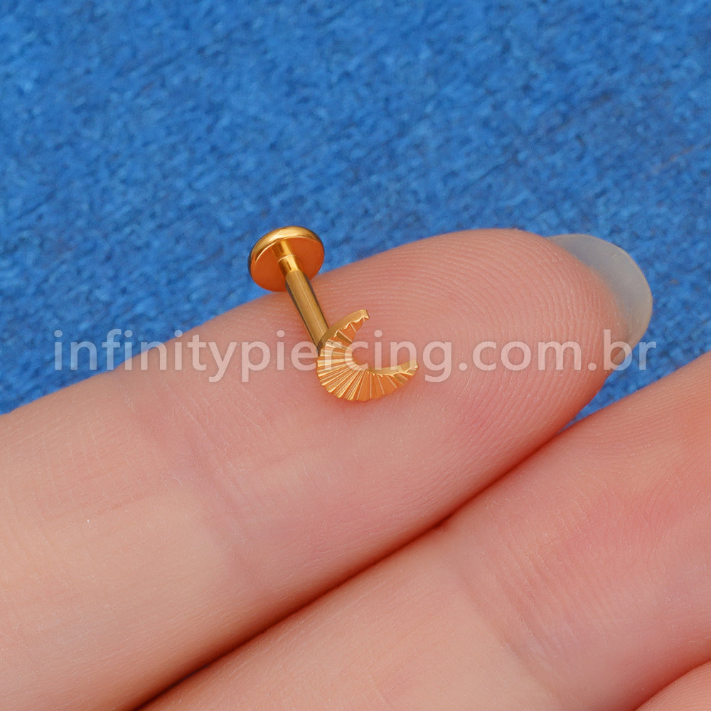 Piercing Labret Titânio Lua Detalhado