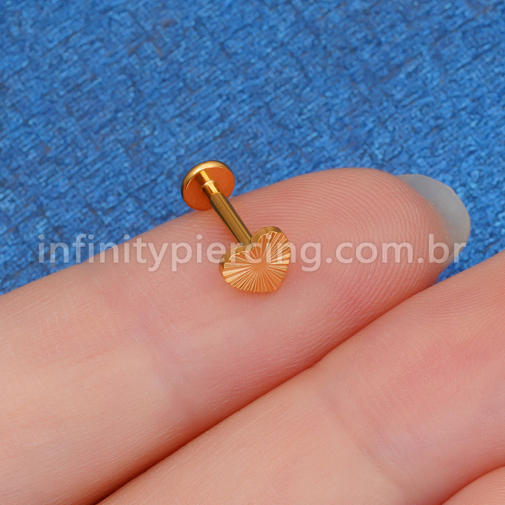 Piercing Labret Titânio Coração Detalhado