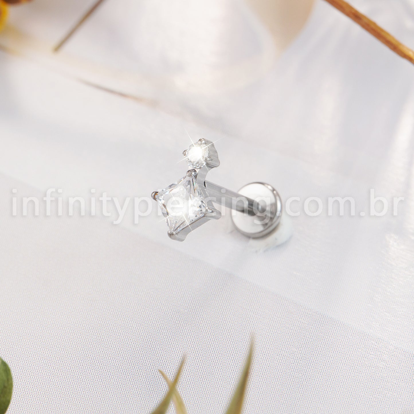 Piercing Labret Titânio Quadrado  Zircônias
