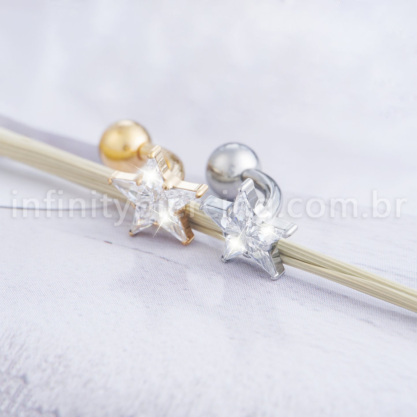 Piercing Banana Titânio Estrela Zircônia Cravejada