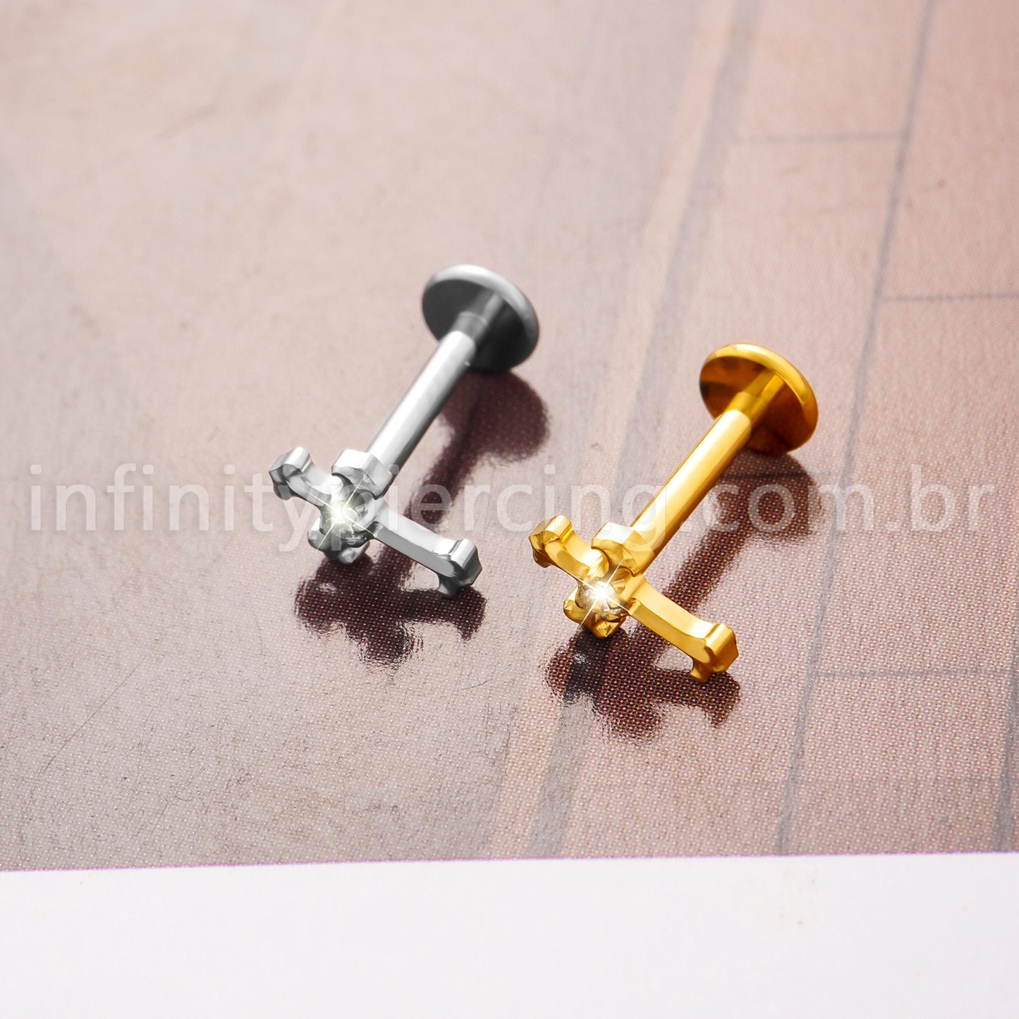 Piercing Labret Titânio Cruz