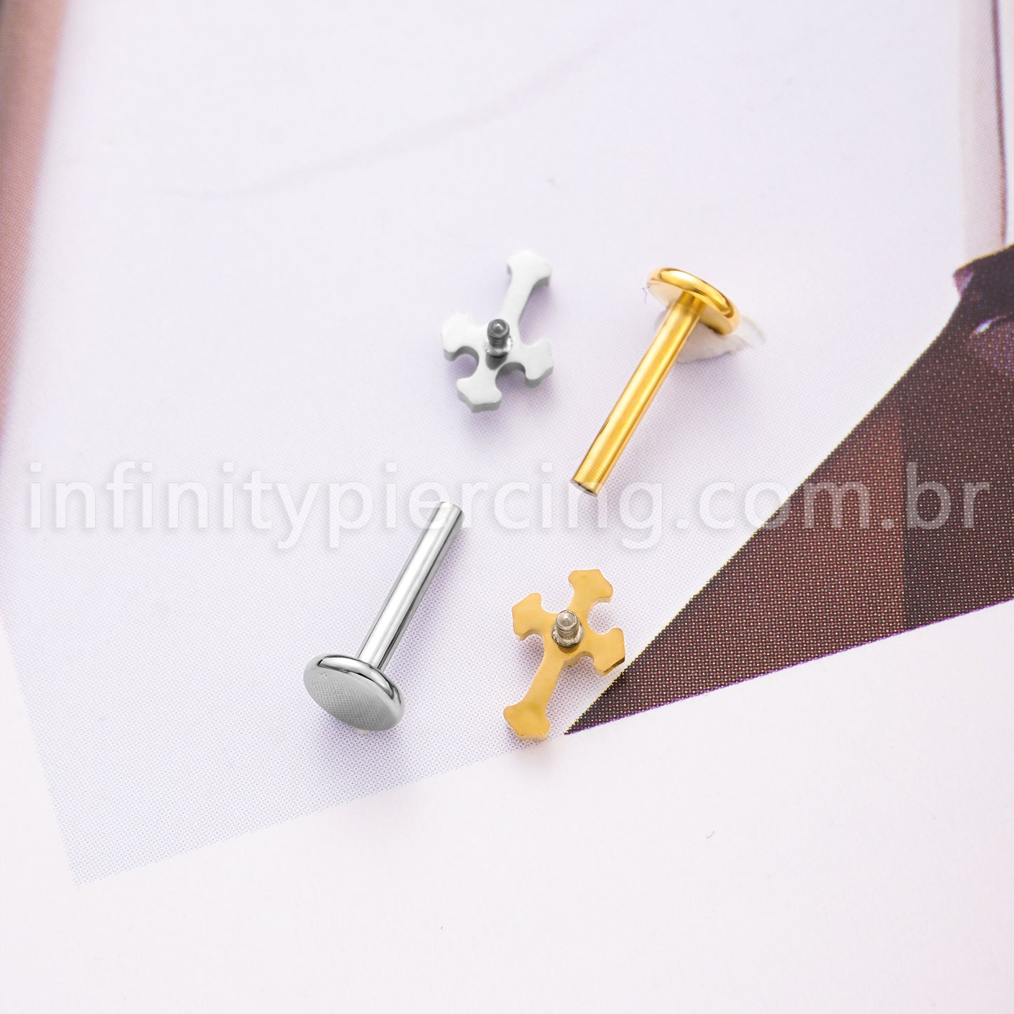 Piercing Labret Titânio Cruz