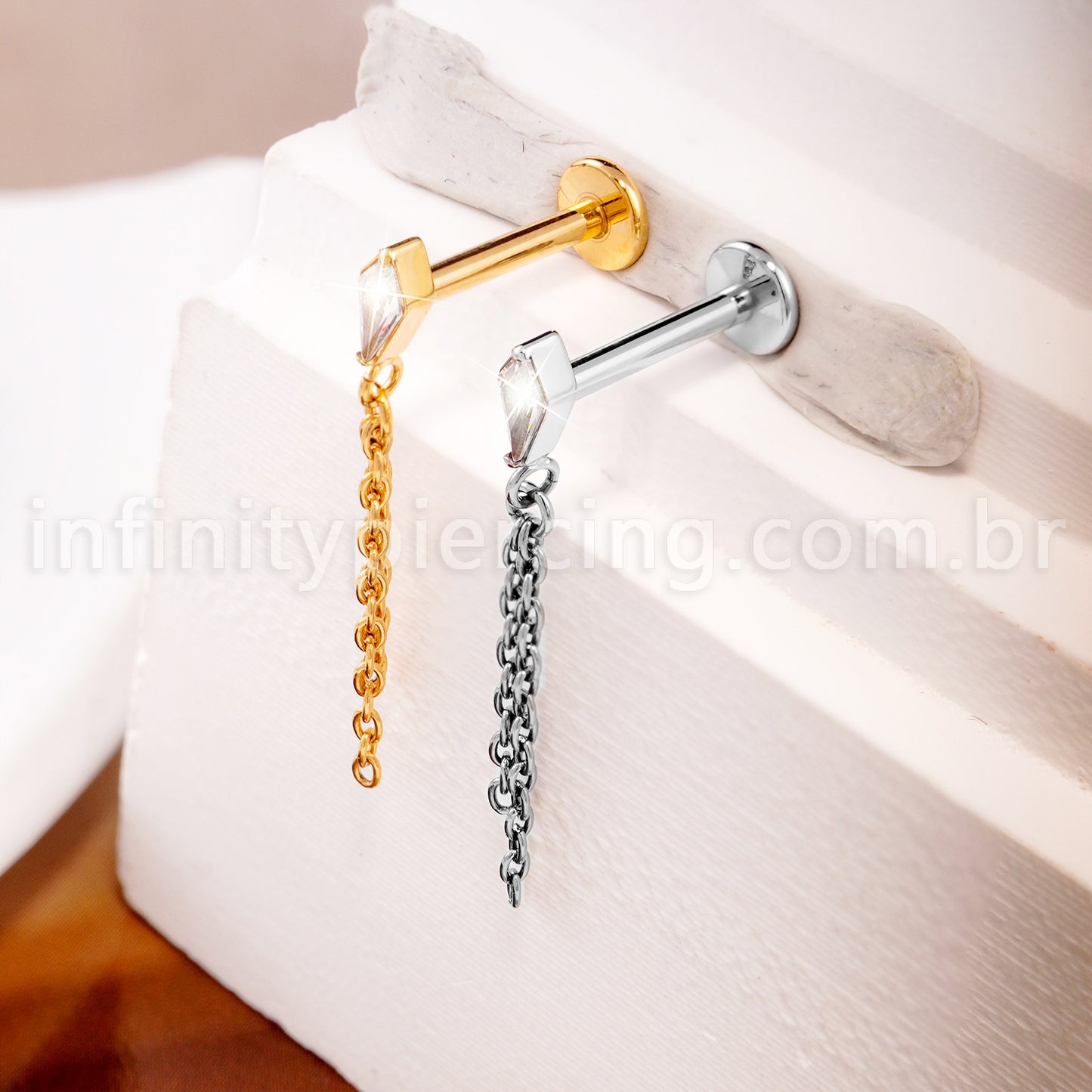 Piercing Labret Titânio Com Pingente Corrente