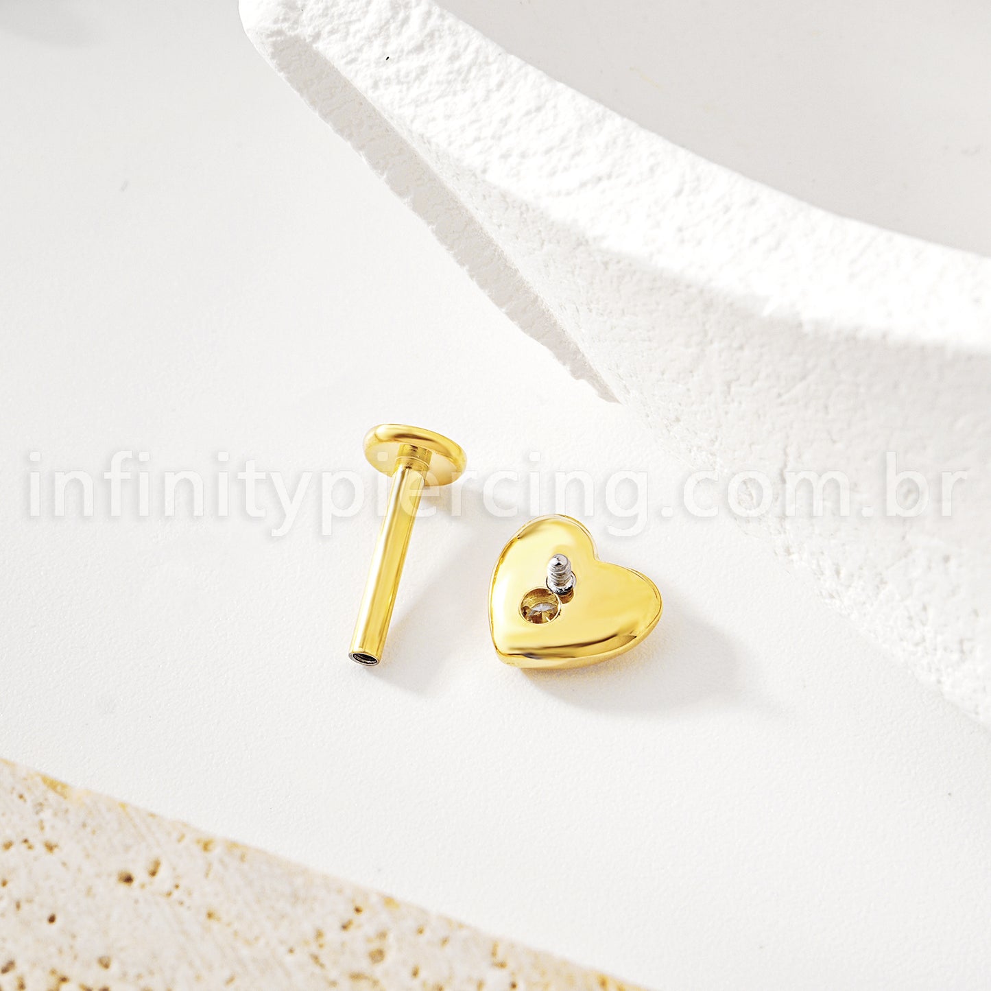 Piercing Labret Titânio Coração