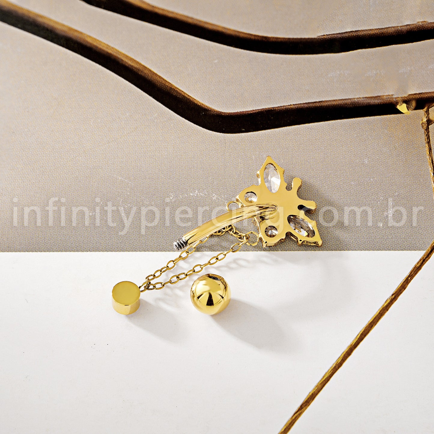 Piercing Banana Titânio Borboleta Zircônia Cravejada