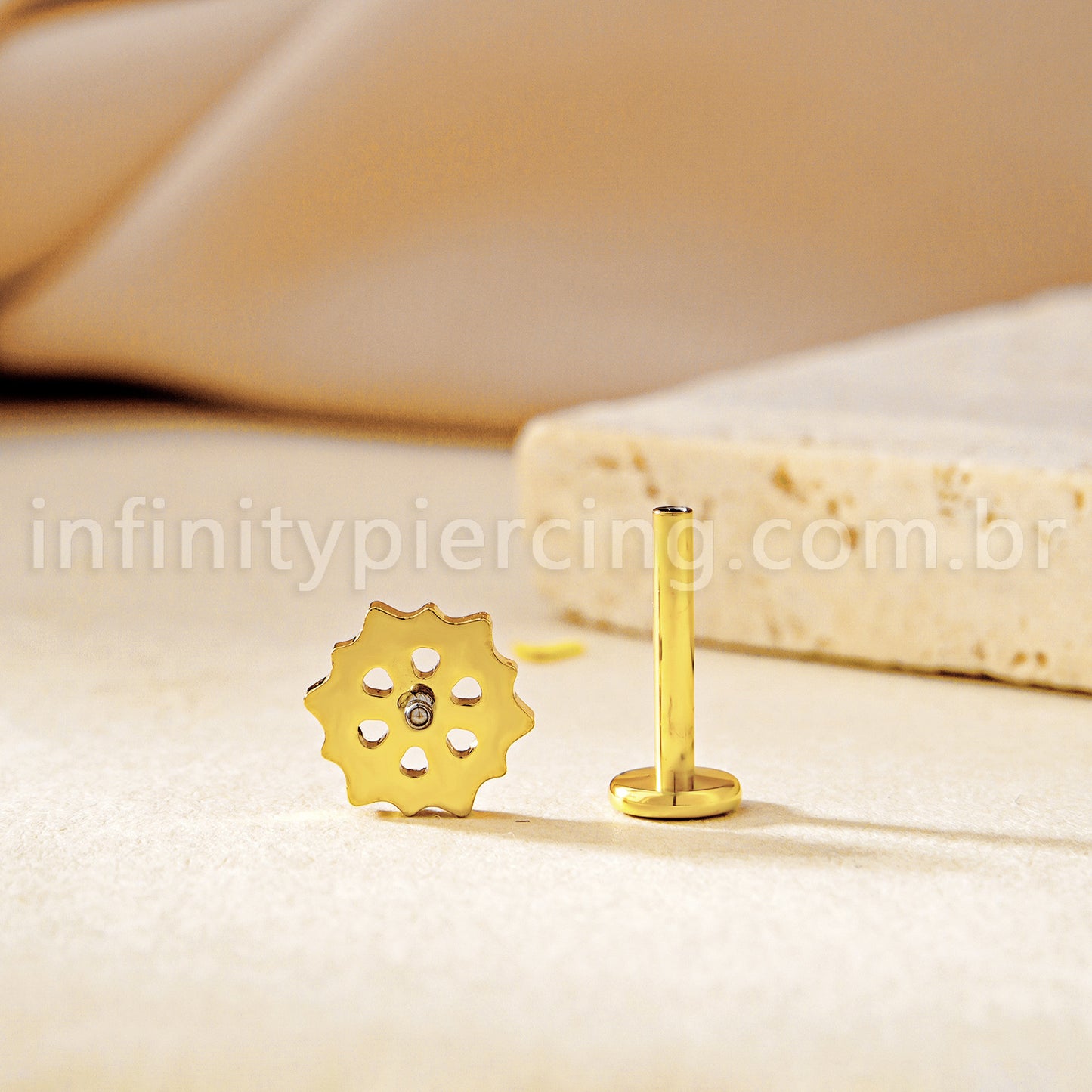 Piercing Labret Titânio Flor Zircônia Cravejada