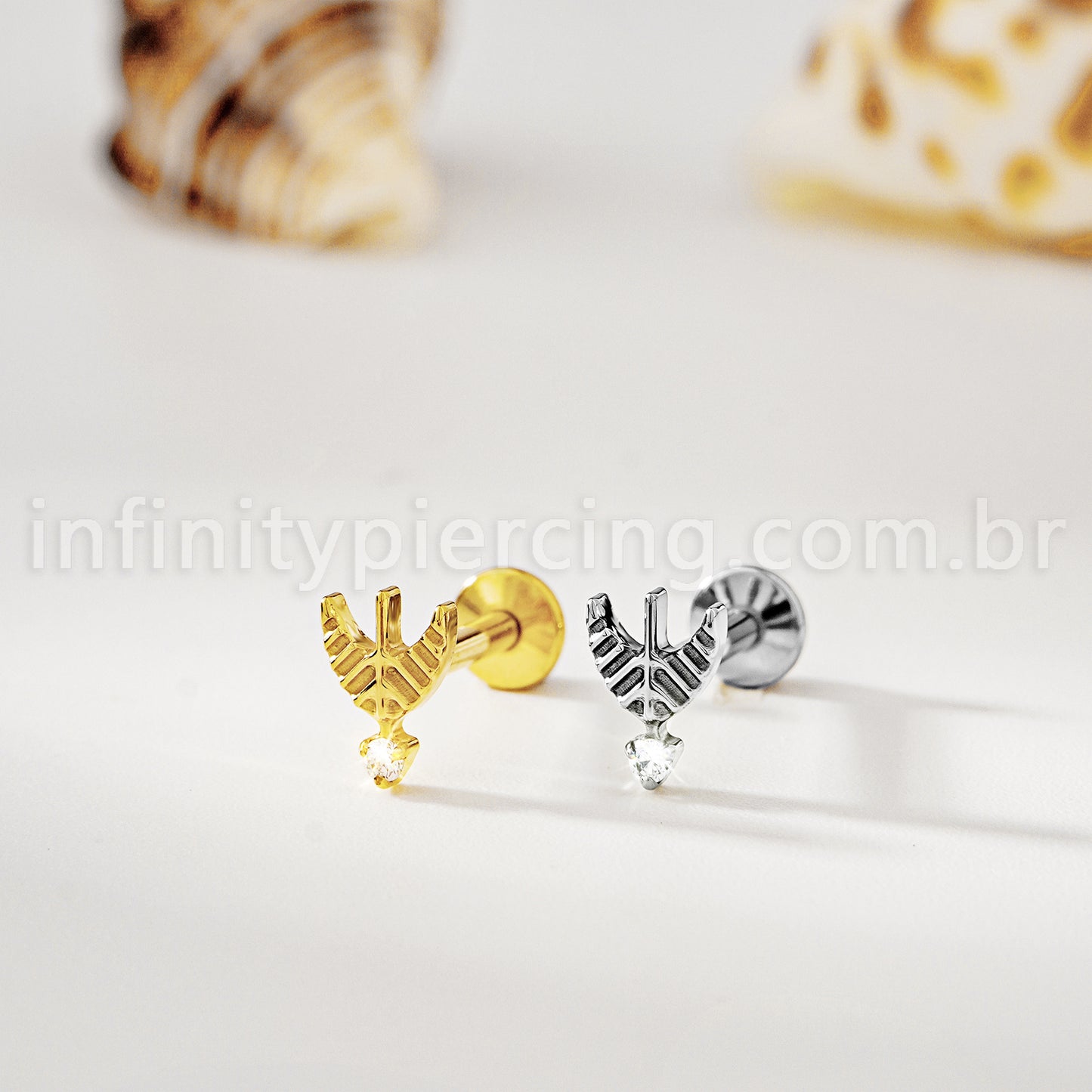 Piercing Labret Titânio Arco e Flecha Zircônia Cravejada