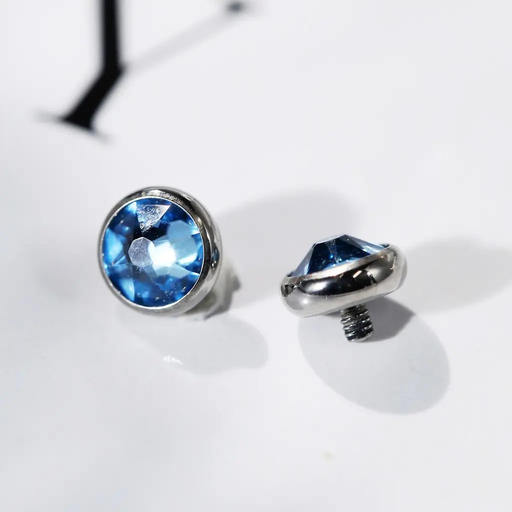 Micropele De Titânio Perfurada Com Swarovski
