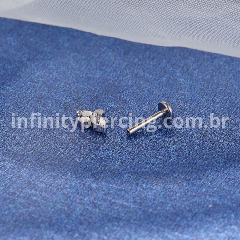 Piercing Labret Titânio Rosca Interna 4 Pedras Zircônia Cravejada
