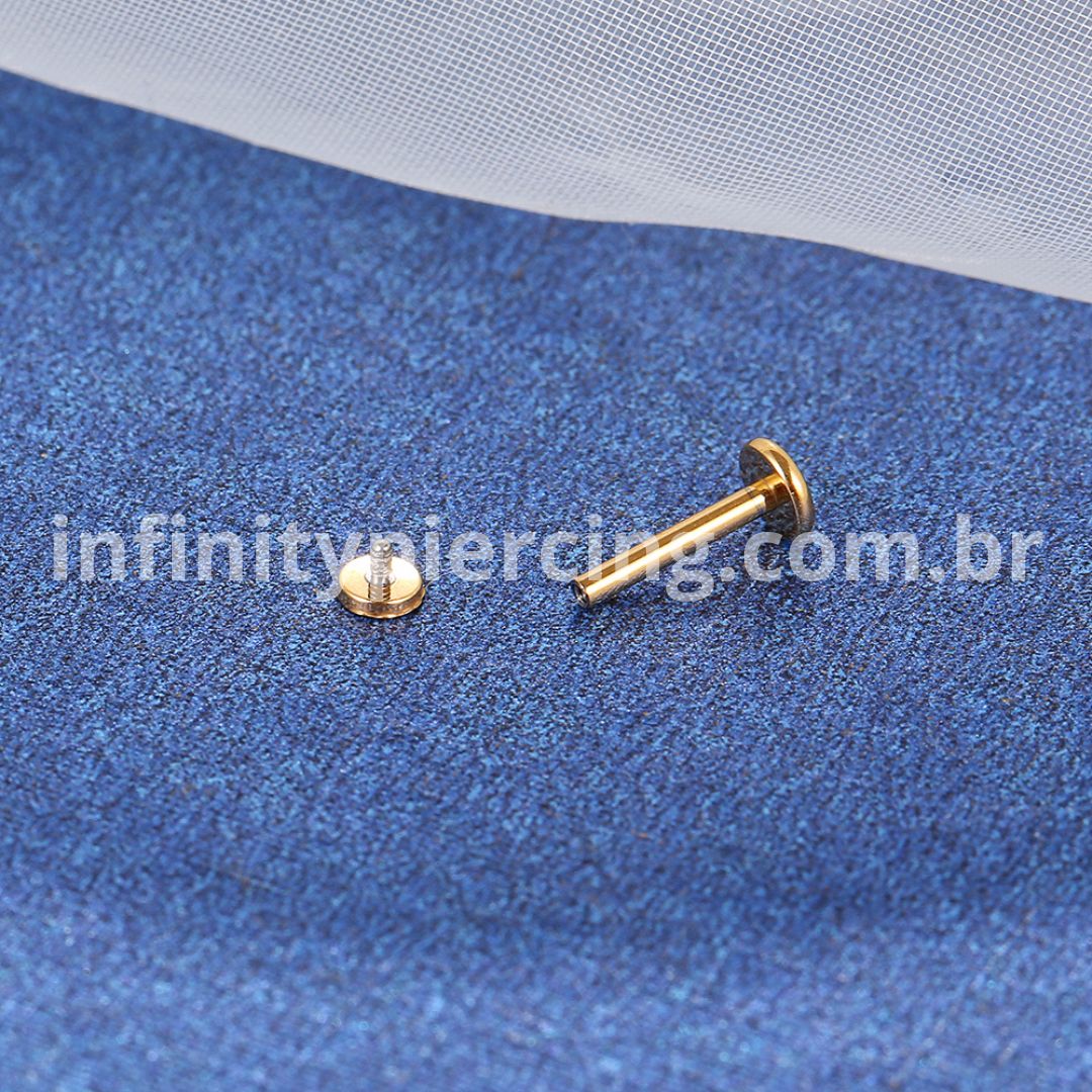 Piercing Labret Titânio Redondo Detalhado