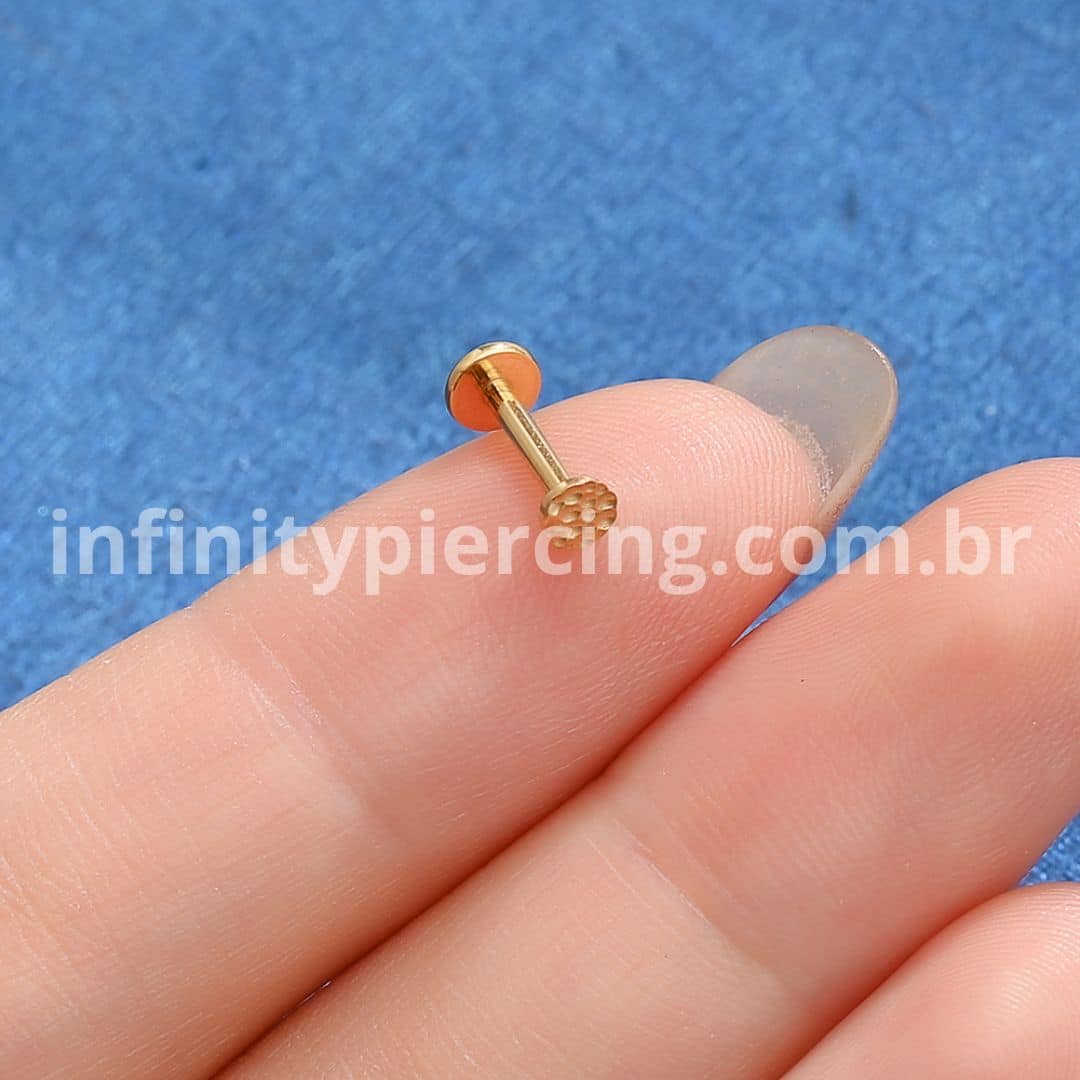 Piercing Labret Titânio Redondo Detalhado
