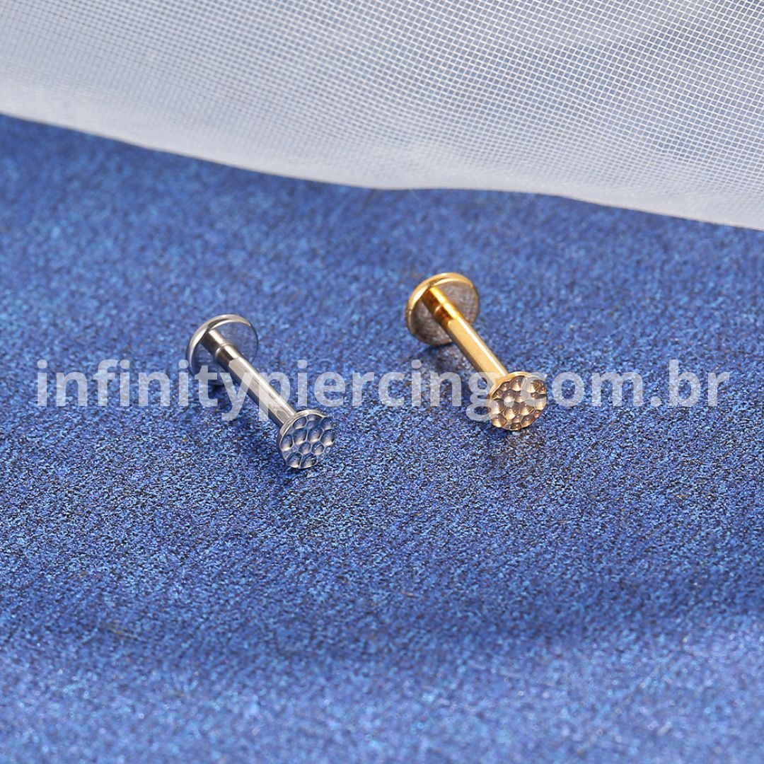 Piercing Labret Titânio Redondo Detalhado
