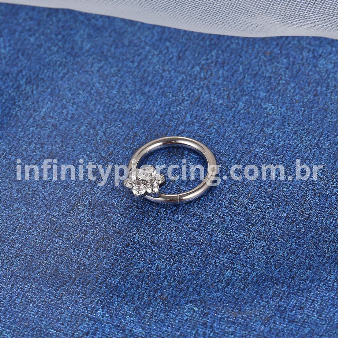 Piercing Argola Titânio Segmento Articulado Flor Zircônia Cravejada