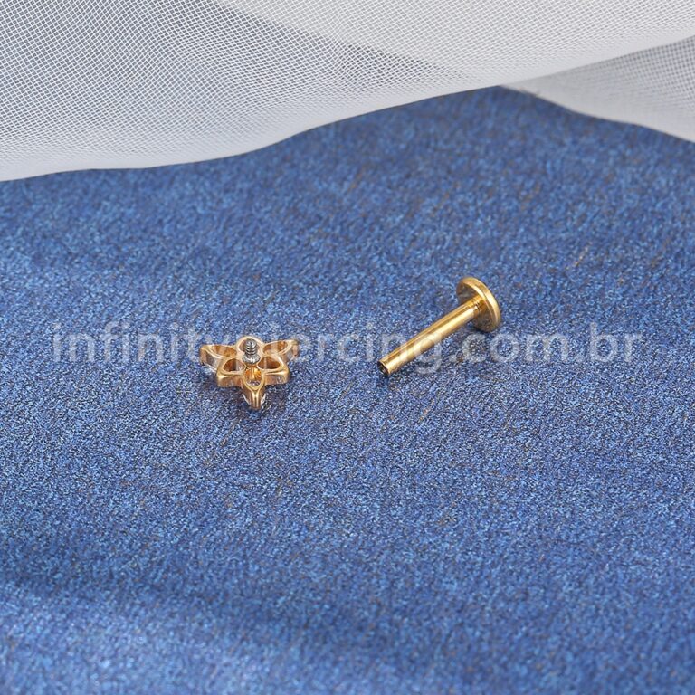 Piercing Labret Titânio Triangulo/Trinity Zircônias Cravejadas