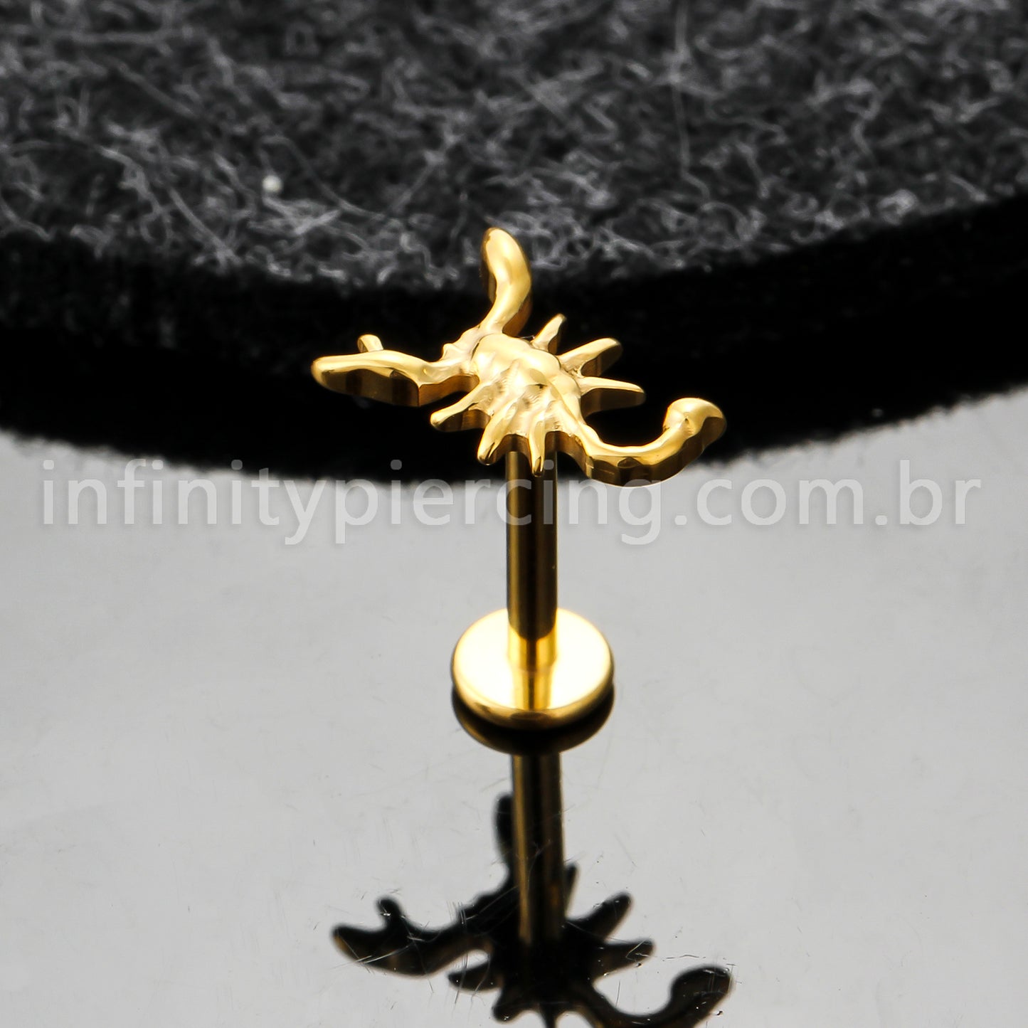 Piercing Labret Titânio Escorpião