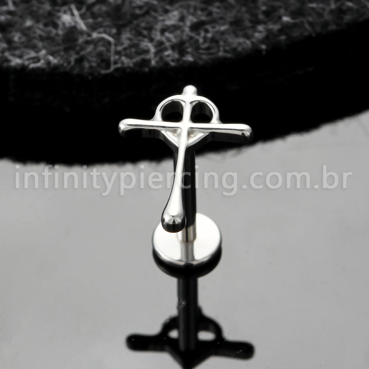 Piercing Labret Titânio Cruz Com Coração